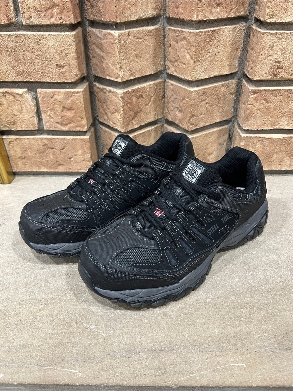 Skechers Men's shoes size 9 Black Steel-Toe Work Sneakers 77055